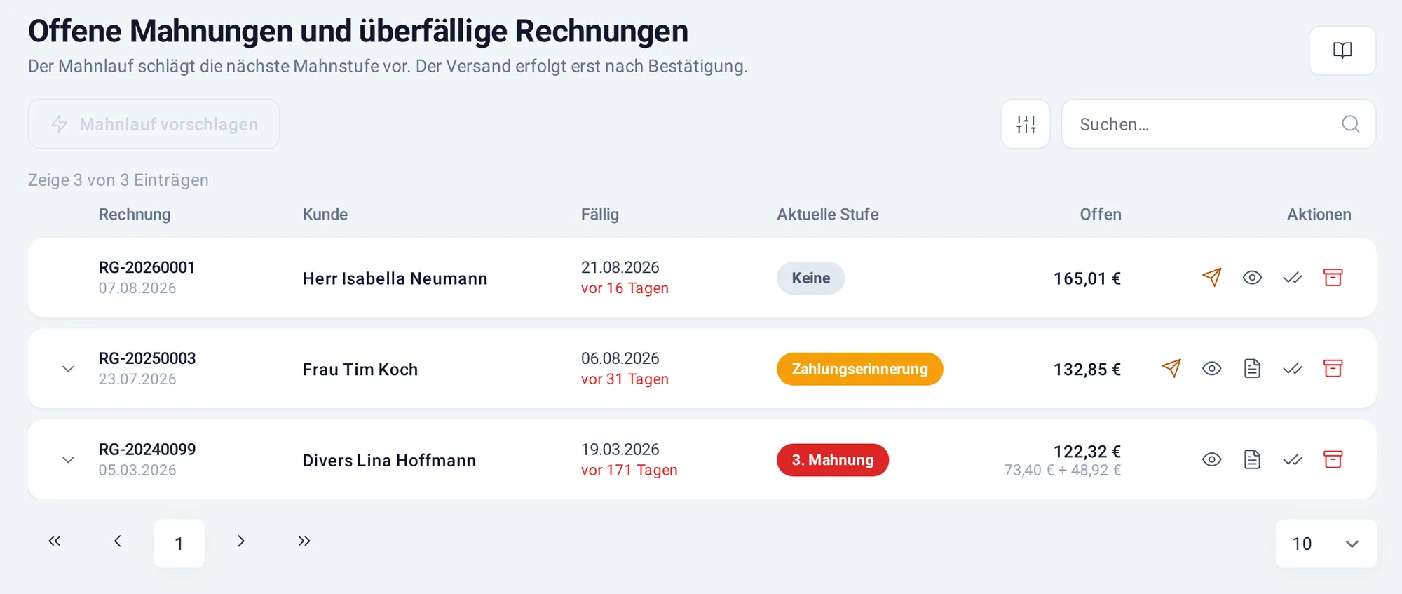 Liste „Offene Mahnungen und überfällige Rechnungen“ mit drei Rechnungen und ihrer Mahnstufe