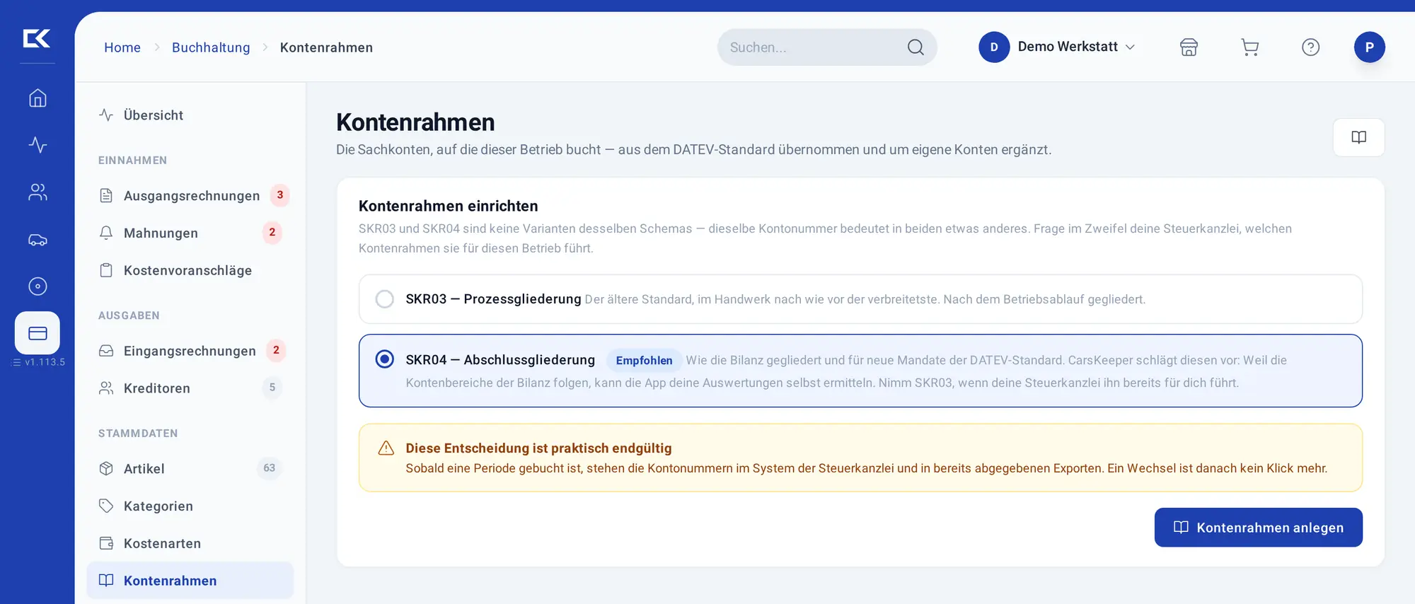 Auswahl zwischen SKR03 und SKR04, SKR04 als empfohlen markiert, darunter ein gelber Warnhinweis